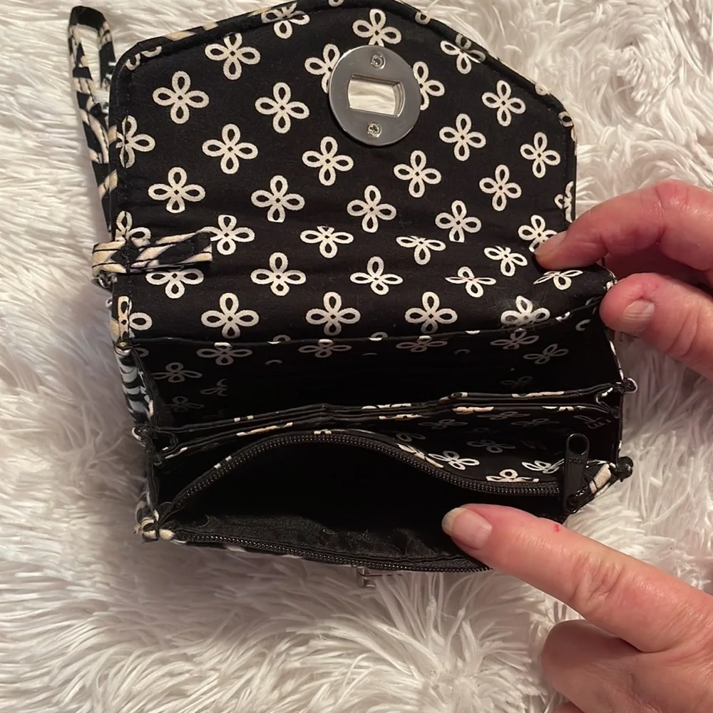 Vera Bradley wristlet- final sale - Picture 3 of 5